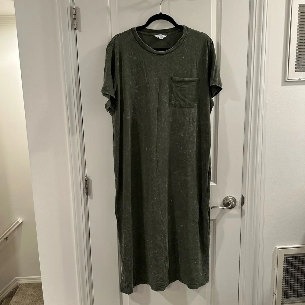 Time & Tru Casual Short Sleeve Midi T-Shirt Dress in Acid Wash Dark Green - Picture 3 of 9